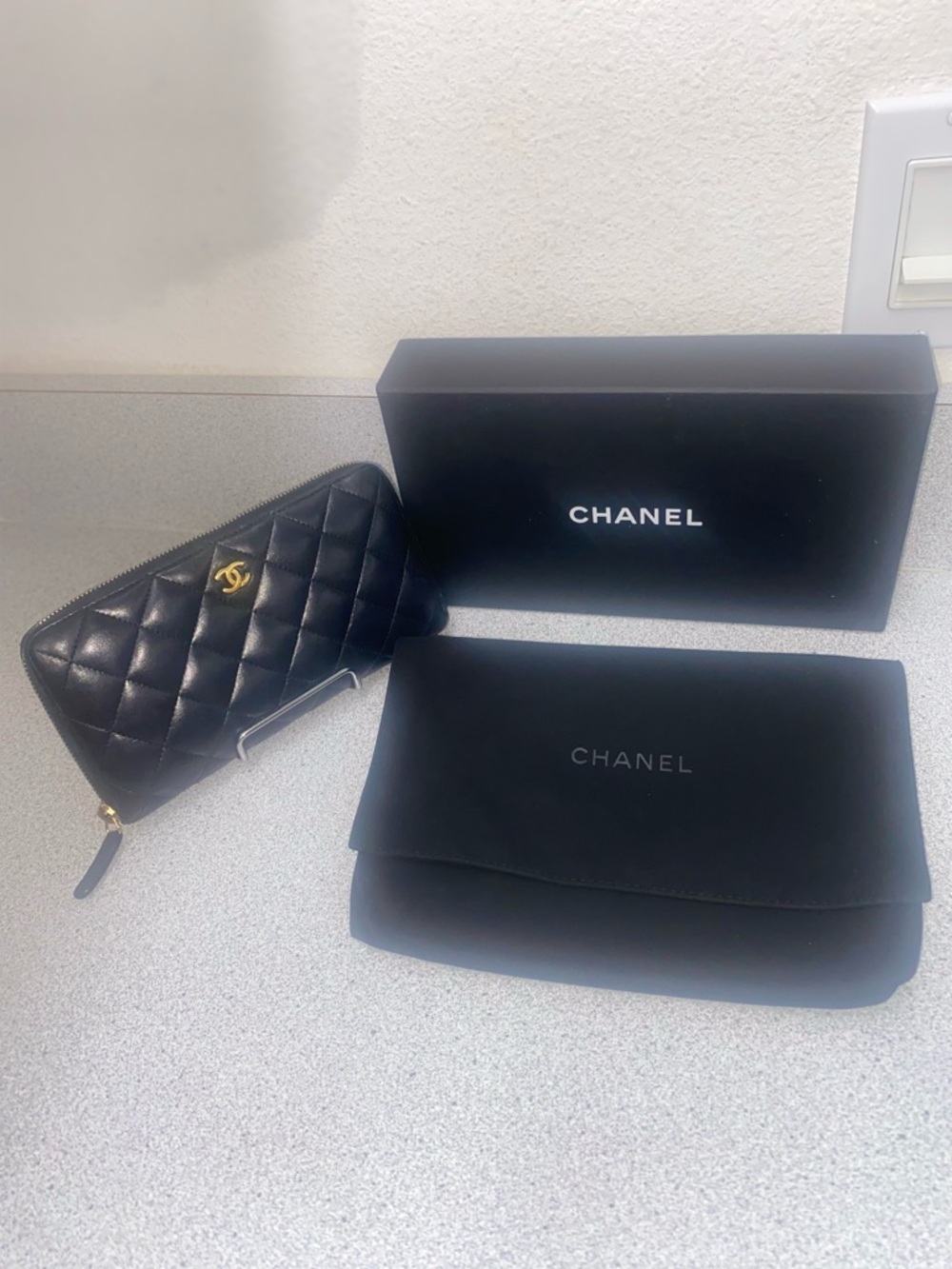 Chanel Black Quilted Lambskin Leather Long Zip Wallet with Gold CC Logo EUC - Picture 15 of 15